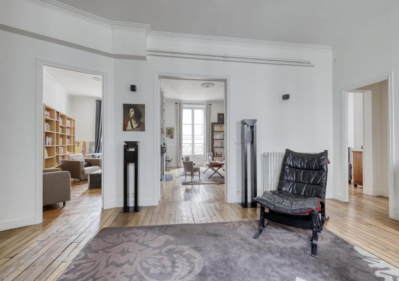 Spacious Typical Parisian Flat - Le Marais Appartamento Parigi