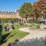 Spacious Typical Parisian Flat - Paris Le Marais