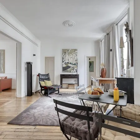 Spacious Typical Parisian Flat - Le Marais * Parigi
